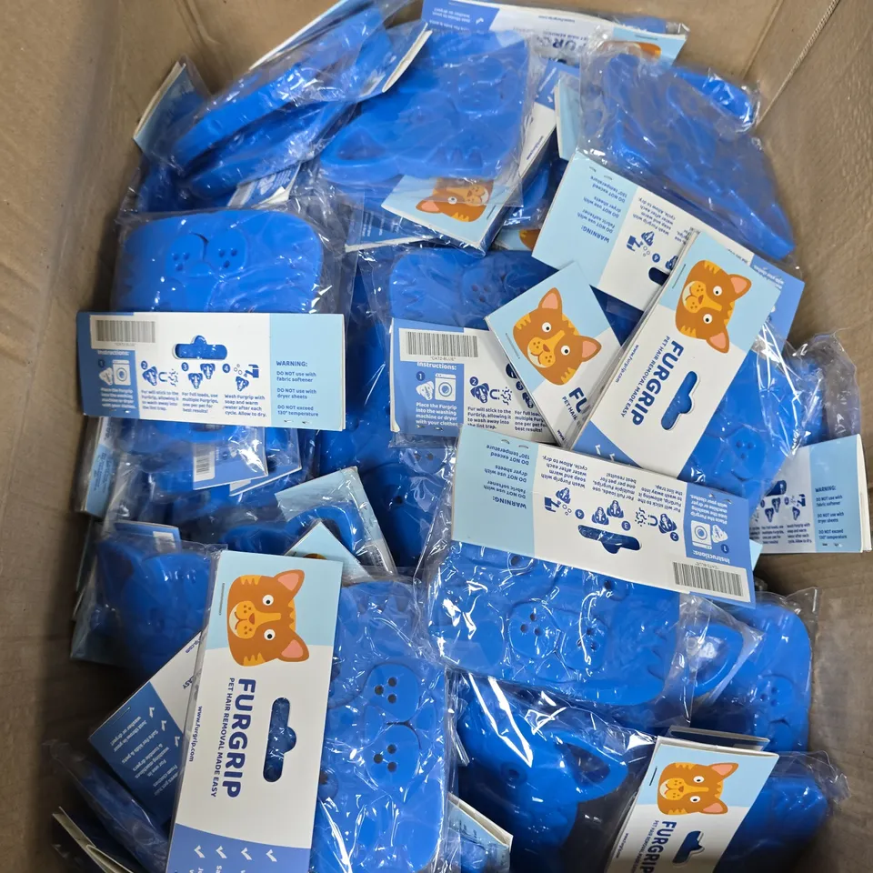 APPROXIMATELY 120 FURGRIP LAUNDRY PET HAIR REMOVERS - CAT