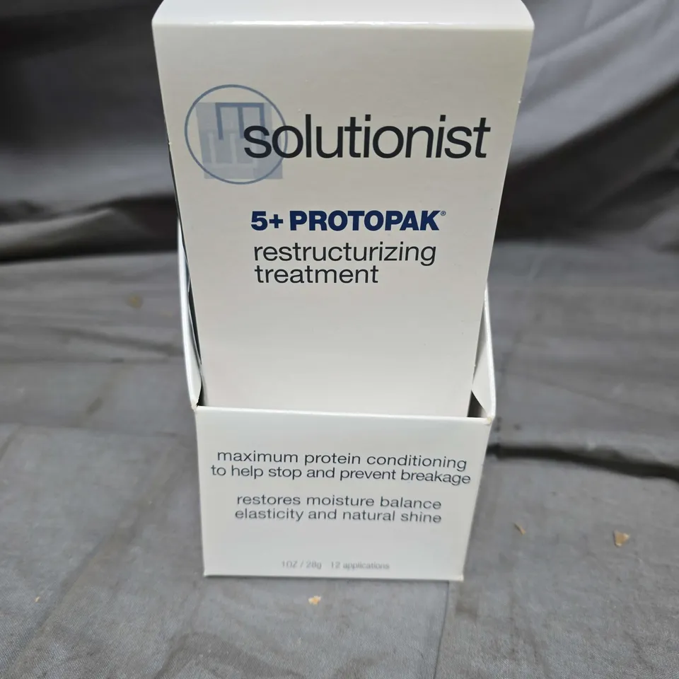 BOX OF 6 PACKS OF MATRIX SOLUTIONIST RESTRUCTURIZING TREATMENT SACHETS - 12 SACHETS PER PACK