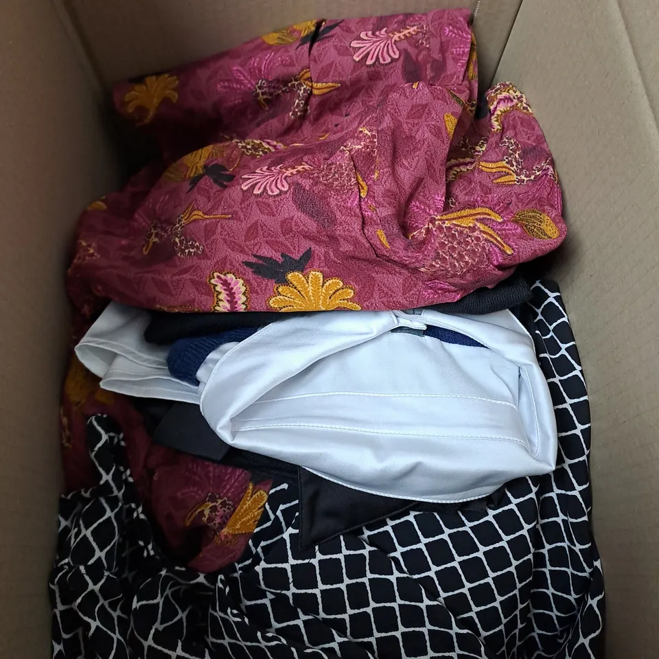 BOX OF ASSORTED CLOTHING ITEMS TO INCLUDE DRESSES JUMPERS AND SHIRTS 