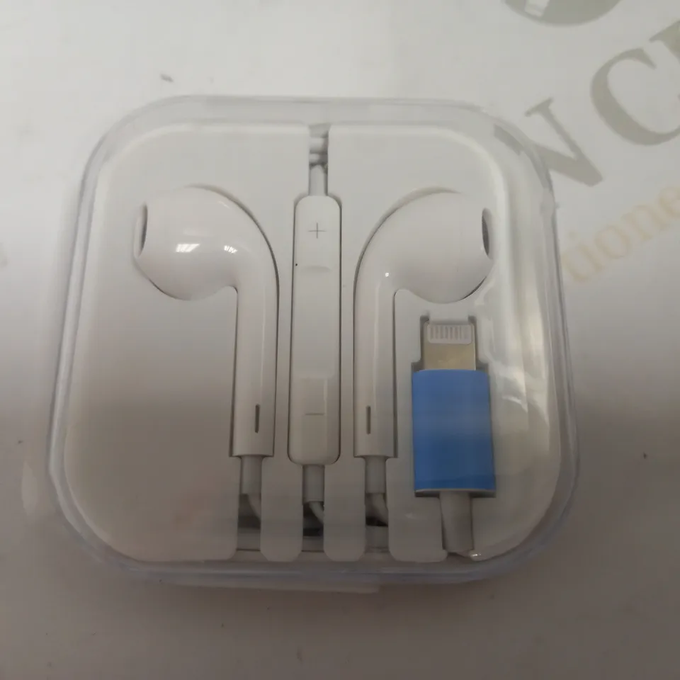 WHITE WIRED EARBUDS WITH LIGHTENING CONNECTOR