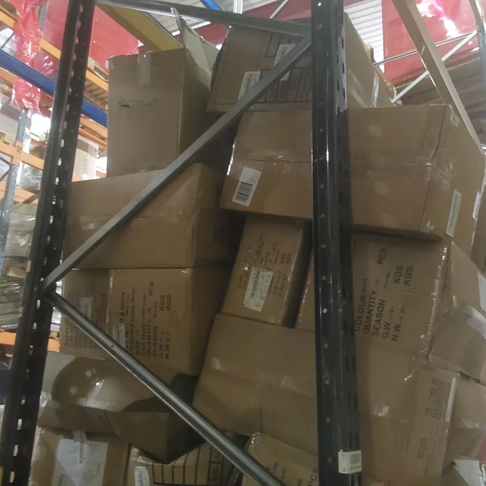 PALLET CONTAINING A VERY LARGE QUANTITY OF ASSORTED DESIGNER CLOTHING