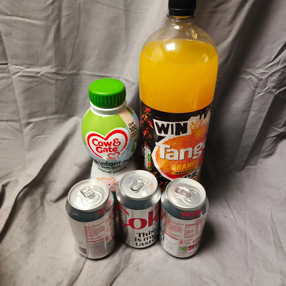 APPROXIMATELY 9 ASSORTED FOOD REPLACEMENT DRINKS TO INCLUDE TANGO ORANGE, DIET COKE, COW & GATE INFANT MILK, ETC - COLLECTION ONLY