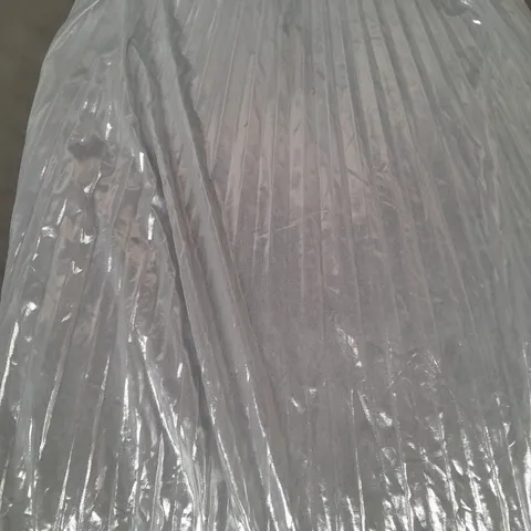 WAREHOUSE METALLIC PLEATED SKIRT IN SILVER SIZE SMALL