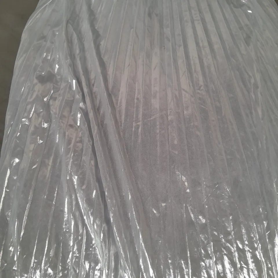 WAREHOUSE METALLIC PLEATED SKIRT IN SILVER SIZE SMALL
