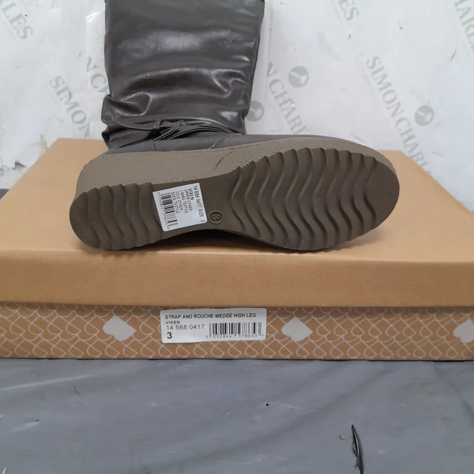 BOX OF APPROXIMATELY 7 PAIRS OF BARRATTS STRAP AND ROUCHE WEDGE HIGH BOOTS SIZE 3