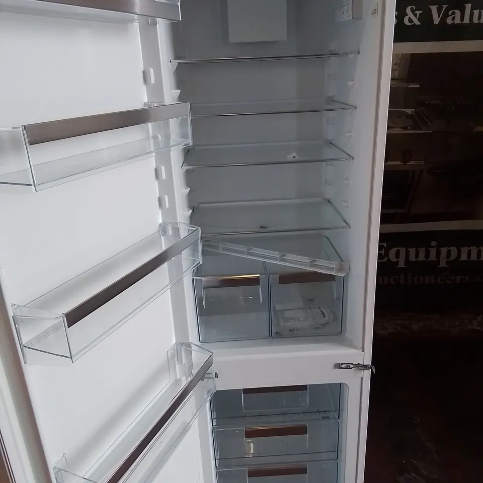 SMEG BUILT IN 70/30 FRIDGE FREEZER - UKC81721E