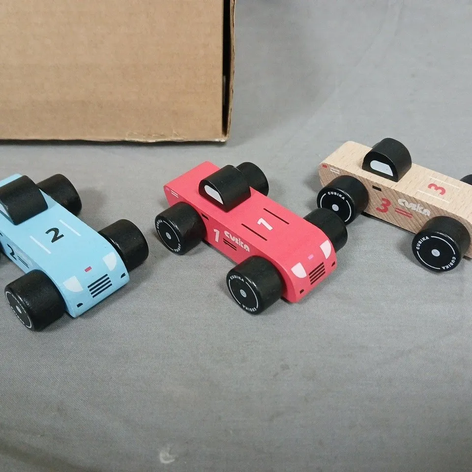 LOT OF APPROXIMATELY 20 WOODEN TOY CARS - 3 COLOURS 