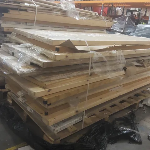 PALLET CONTAINING A VERY LARGE QUANTITY OF ASSORTED WOODEN INTERNAL DOORS