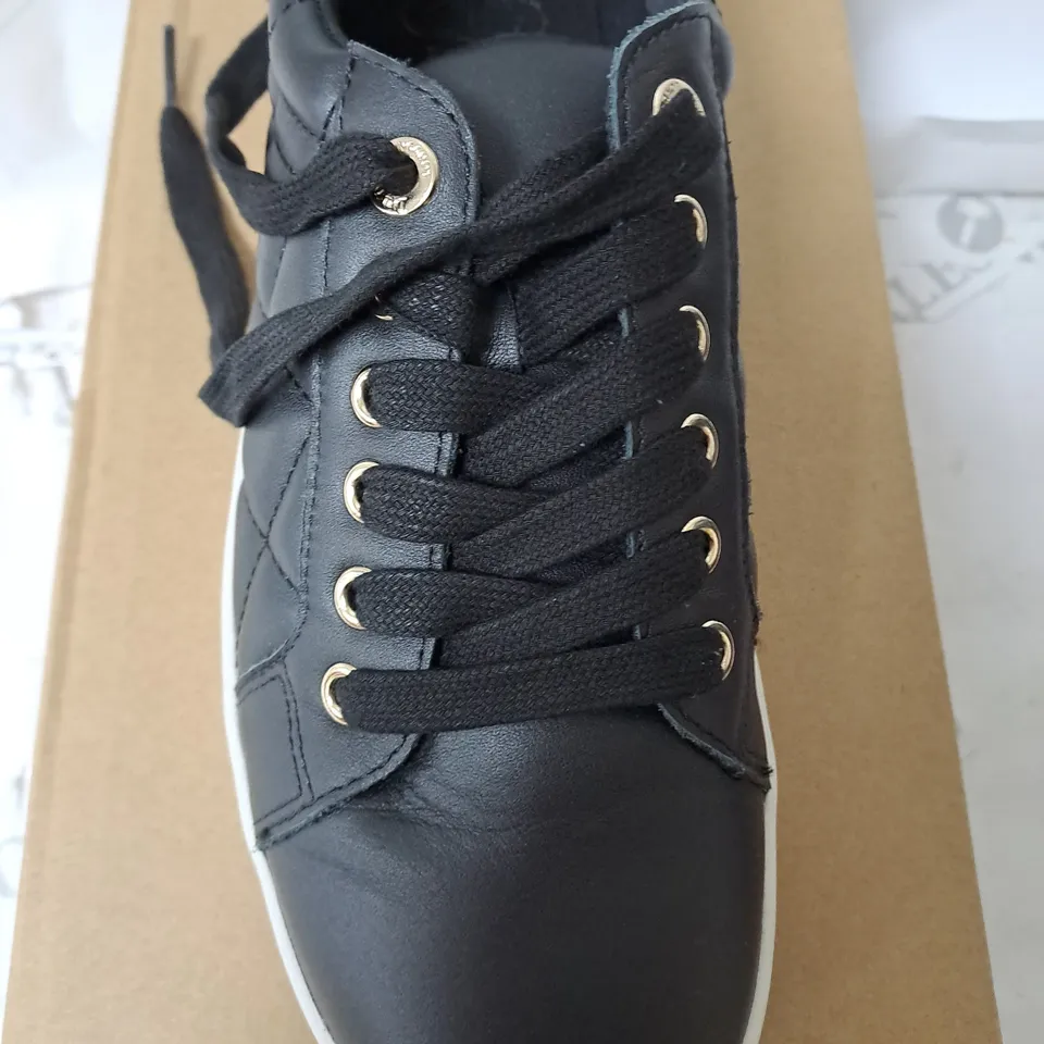 BOXED DUNE LONDON TRAINERS IN BLACK SIZE 6.5 