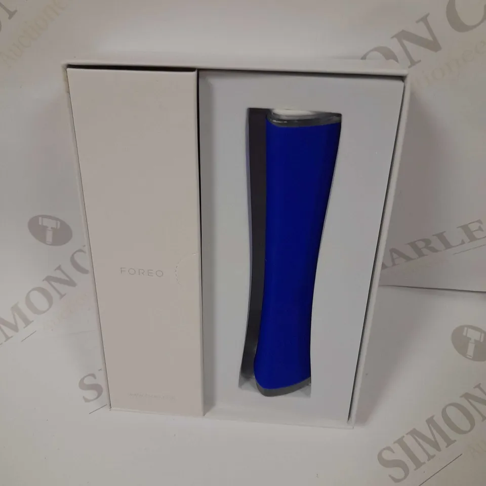 BOXED FOREO BLUE LIGHT ACNE TREATMENT