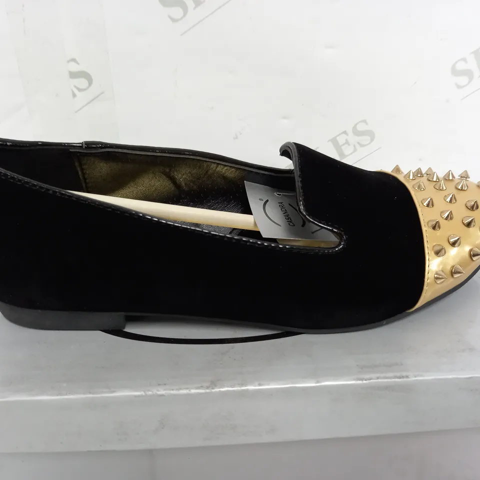 FLAT HEELED SPIKEY GOLD TOE VELVET SIZE 4
