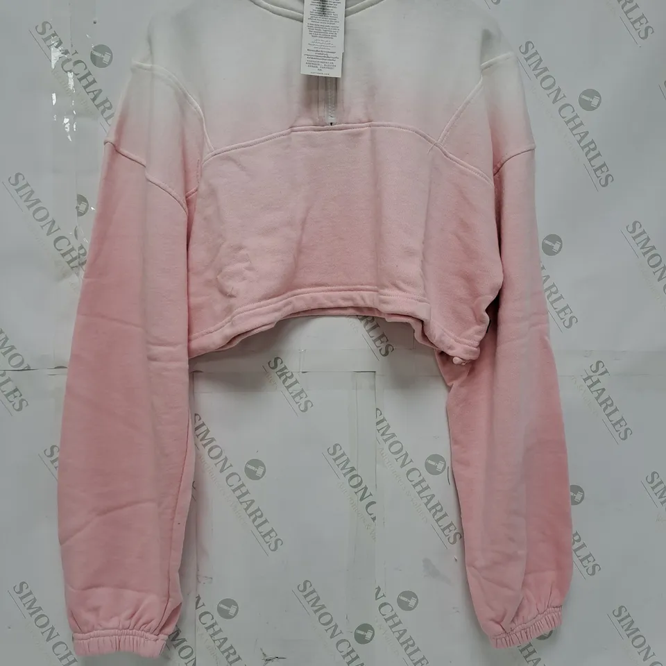10 ASSORTED NEW CLOTHING ITEMS TO INCLUDE CROP JUMPERS, PANTS, CAPS, ETC