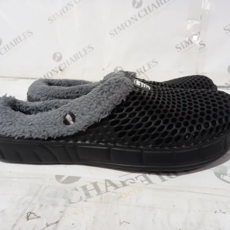 BLACK LEATHER FLUFFY LINING SLIPPERS SIZE 41