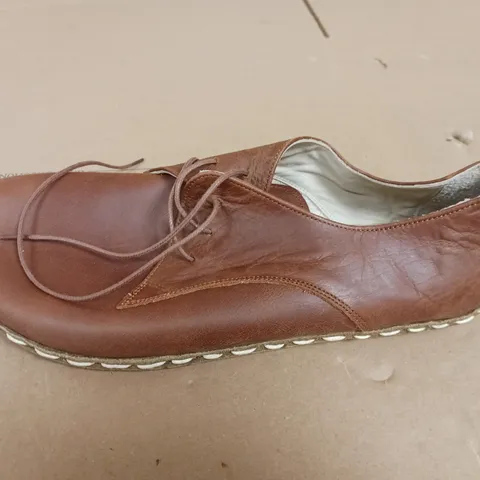 PAIR OF NEFES HANDMADE LEATHER SHOES - M 12.5