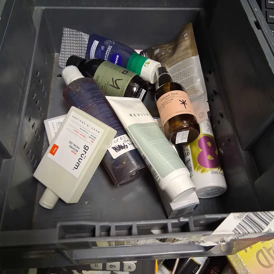 APPROXIMATELY 20 ASSORTED HEALTH AND BEAUTY PRODUCTS TO INCLUDE; PIXI, REVOLUTION, SWEET BEE, REVIIVE AND GRUUM