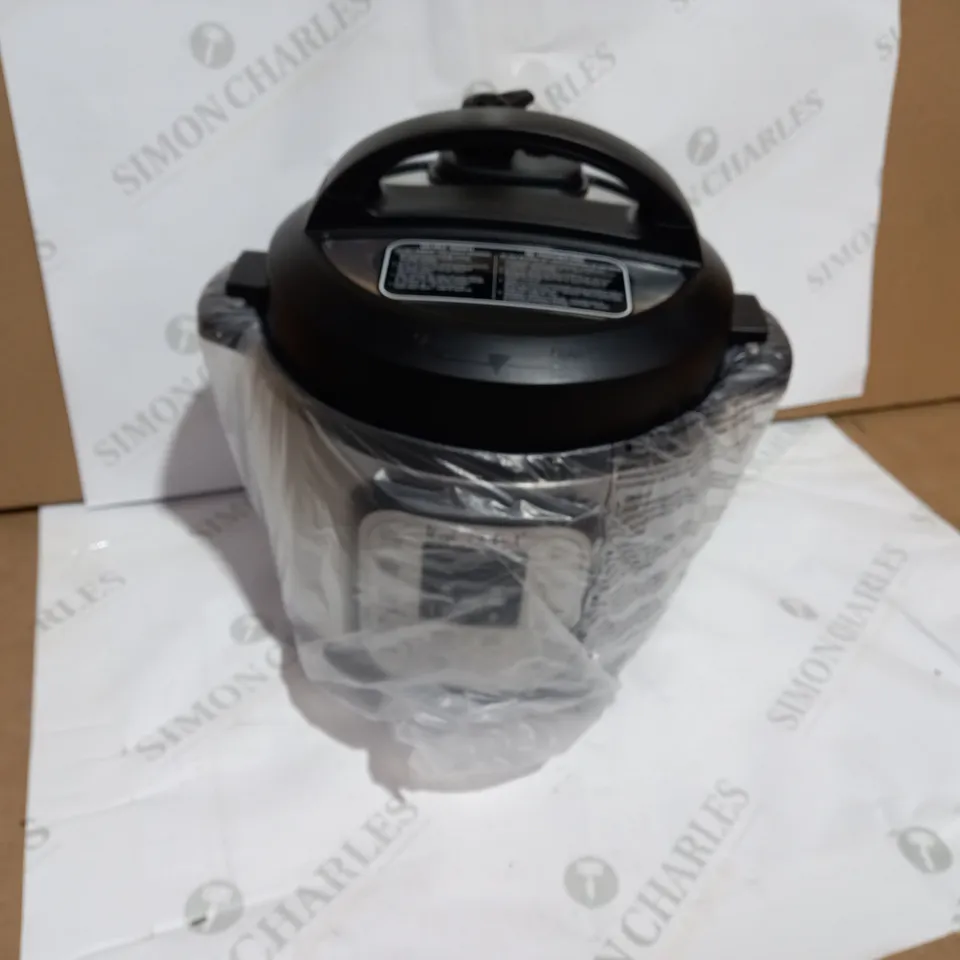 INSTANT POT DUO MINI PRESSURE COOKER