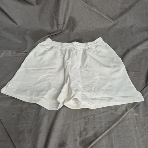 THE COUTURE CLUB MINIMAL EMBLEM BOYFRIEND SHORTS IN OFF WHITE SIZE 8