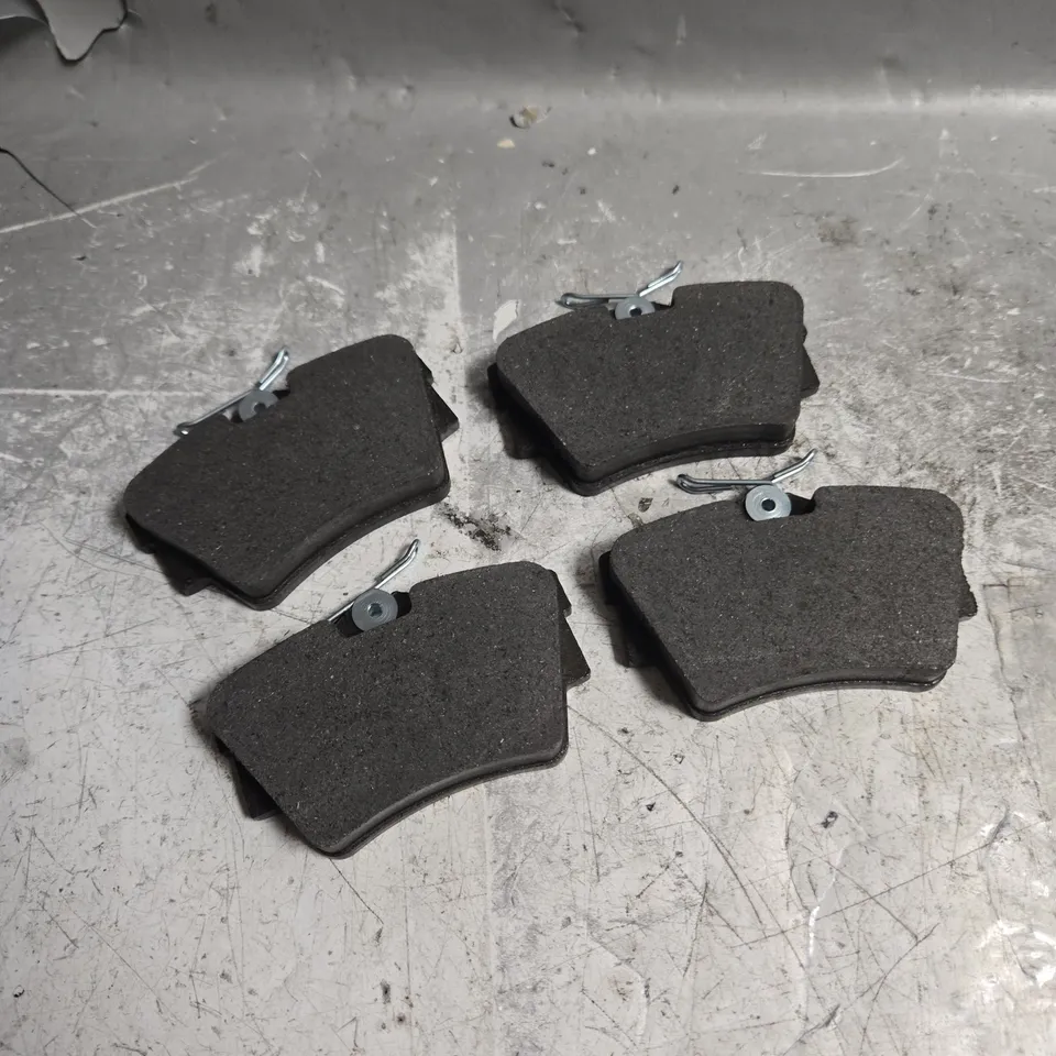 BOXED DELPHI TECHNOLOGIES LP1745 BRAKE PADS SET 