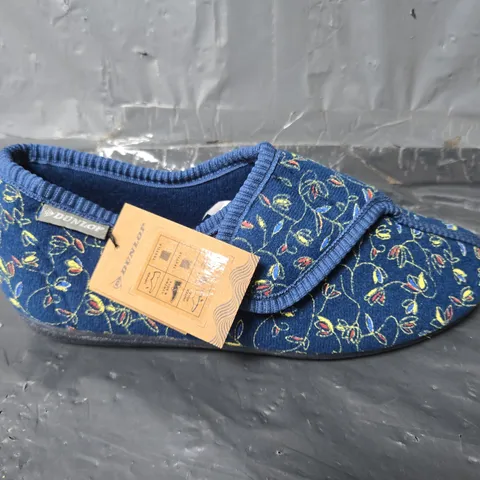 UNBOXED PAIR OF DUNLOP WOMENS BLUEBELL SLIPPERS IN NAVY - SIZE 5