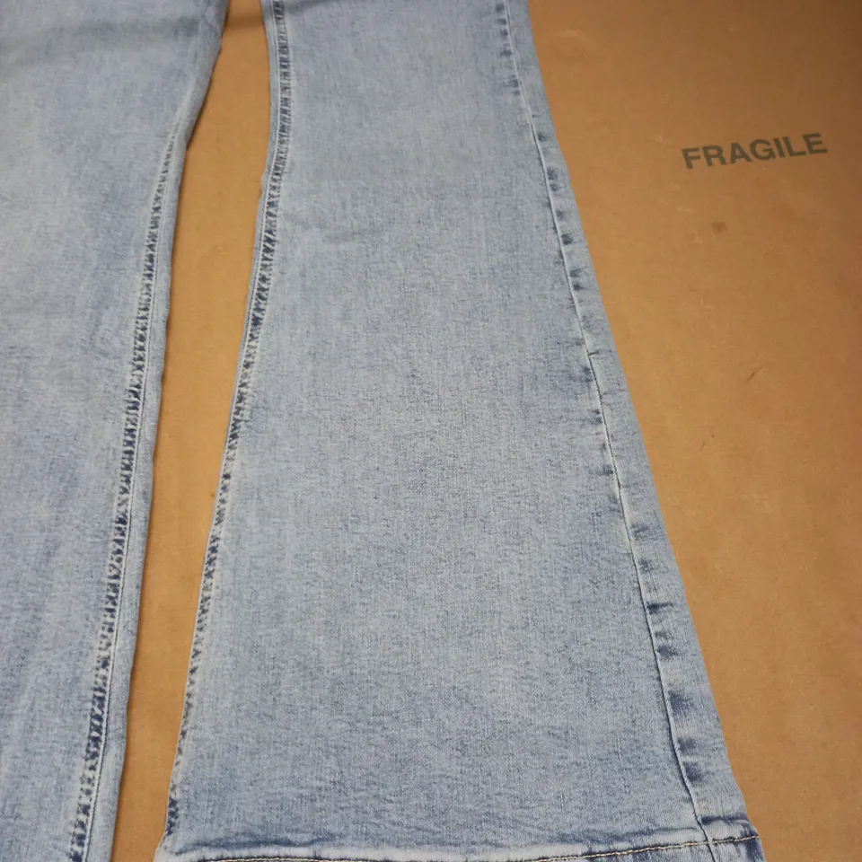 TOPSHOP JAMIE FLARE LIGHT DENIM JEANS - SIZE EU28 L32