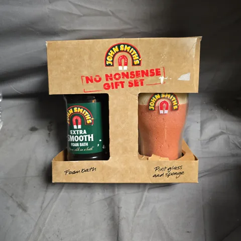 JOHN SMITH'S NO NONSENSE GIFT SET – FOAM BATH & PINT GLASS 