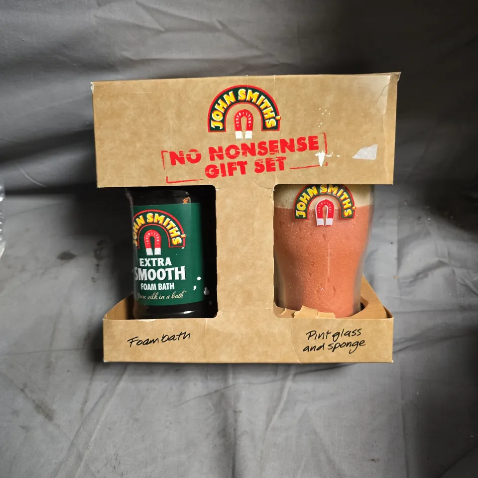 JOHN SMITH'S NO NONSENSE GIFT SET – FOAM BATH & PINT GLASS 
