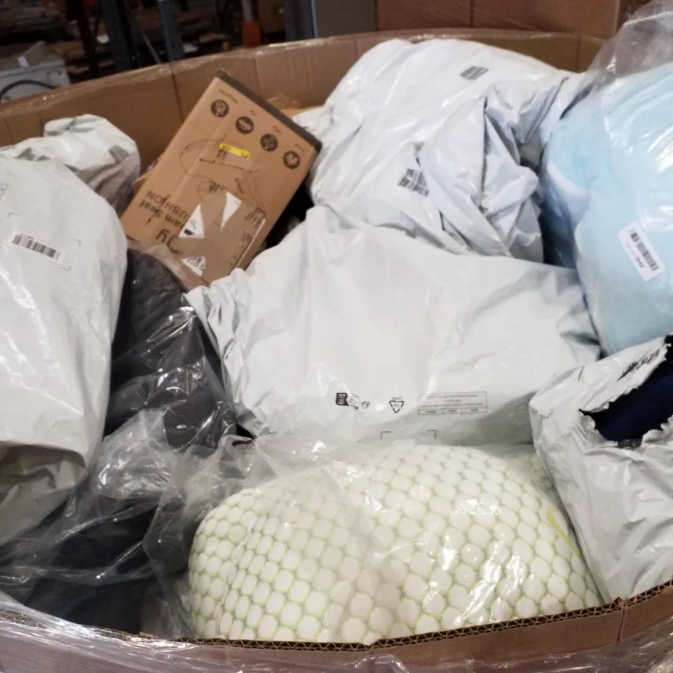 PALLET CONTAINING ASSORTED PILLOWS INCLUDING CERVICAL, NECK & SEAT PILLOWS