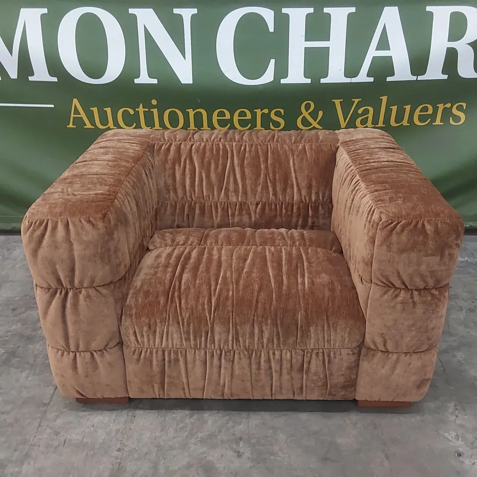 QUALITY DESIGNER PLAZA SNUGGLER CHAIR IN VELORE FABRIC - BRONZE