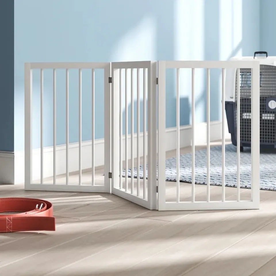 BOXED LEYSIN WHITE 3 SECTION SOLD WOOD FOLDING PET SAFETY GATE (1 BOX)