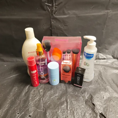 APPROXIMATEY 20 ASSORTED HEALTH AND BEAUTY PRODUCTS TO INCLUDE - REAL TECHNIQUES BRUSH KIT - LUNA DEODORANT - BPERFECT THE CHEEK LIQUID BLUSH - ETC