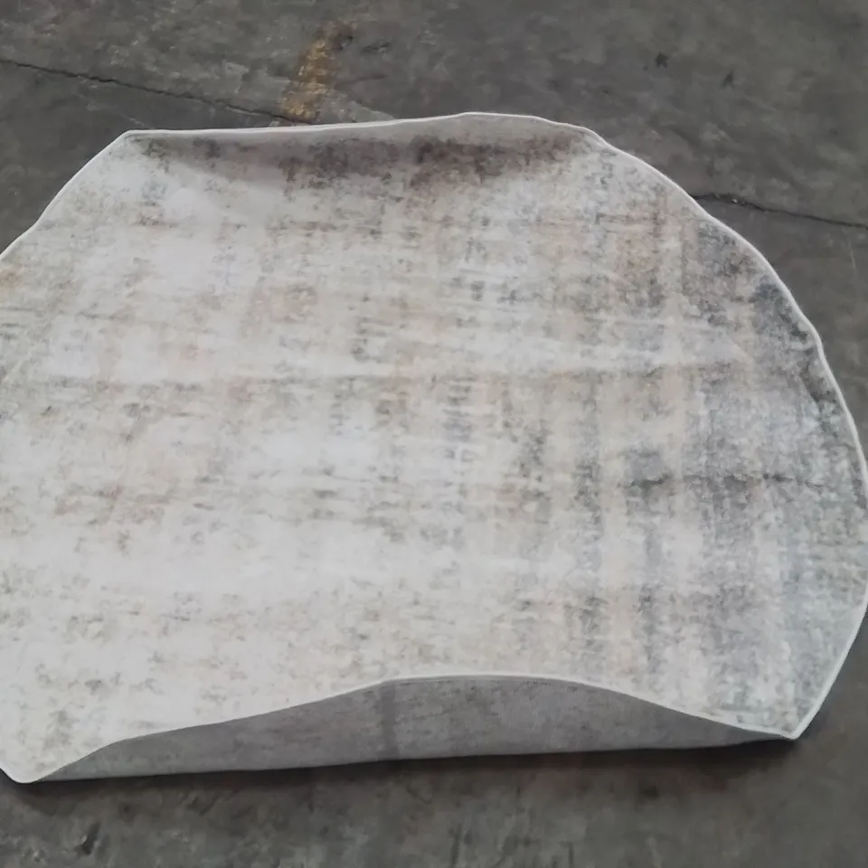 QUALITY DESIGNER AREA RUG - APPROXIMATELY 170X170CM