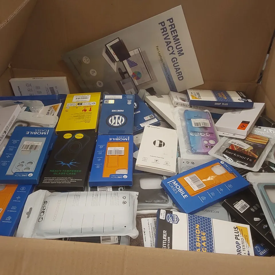 PALLET CONTAINING A VERY LARGE QUANTITY OF ASSORTED PHONE CASES ECT