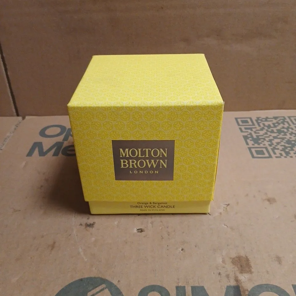 MOLTON BROWN LONDON ORANGE & BERGAMOT THREE WICK CANDLE – 480G (16.9OZ) – BOXED
