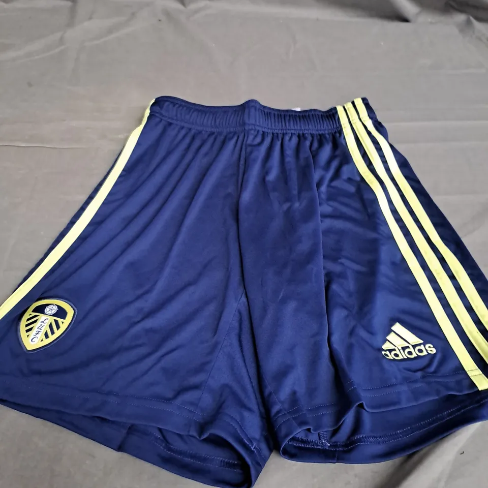 LEEDS UNITED AWAY SHORTS SIZE S