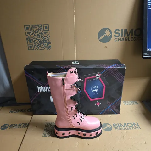 KOI MONSTER HIGH COUNT FABULOUS LONG BOOTS - PINK - UK SIZE 4 