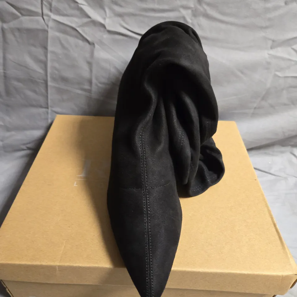 BOXED PAIR OF RAID LONDON BLOCK HEEL OVER THE KNEE BOOTS - UK SIZE 5