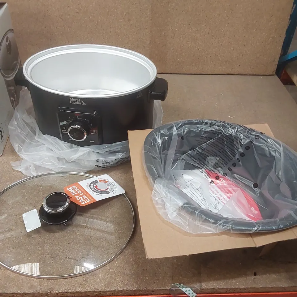 BOXED MORPHY RICHARDS 3.5L SLOW COOKER 