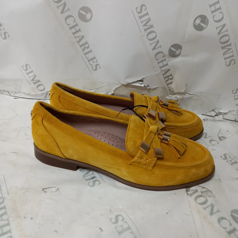 MODA WIDE FIT LOAFERS SIZE 40