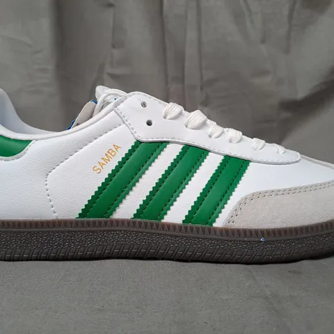 BOXED PAIR OF ADIDAS SAMBA SHOES IN WHITE/GREEN UK SIZE 6