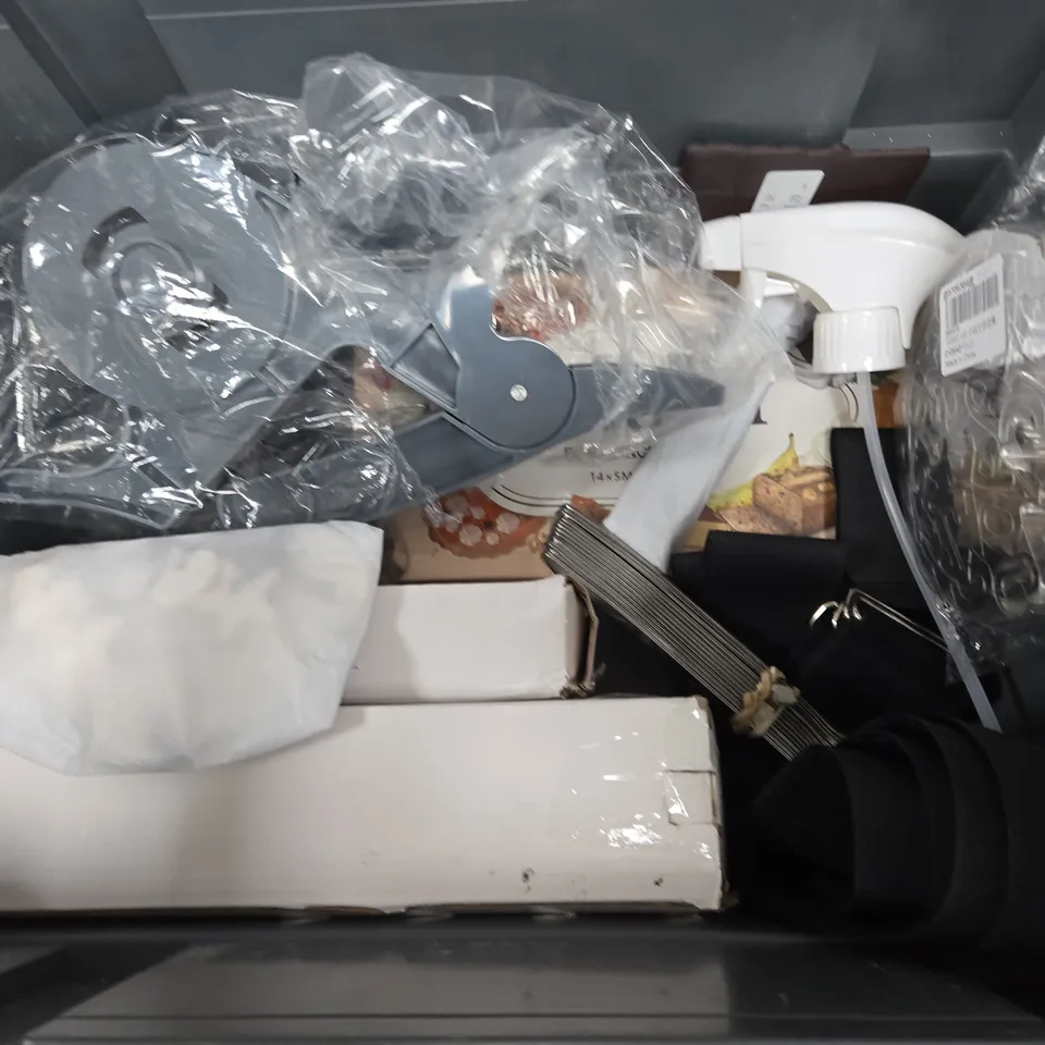 APPROXIMATELY 12 ASSORTED HOUSEHOLD ITEMS TO INCLUDE ACRYLIC BRUSH MARKER, FIREHAWK CO ALARM, EARTH RATED POOP BAGS, ETC