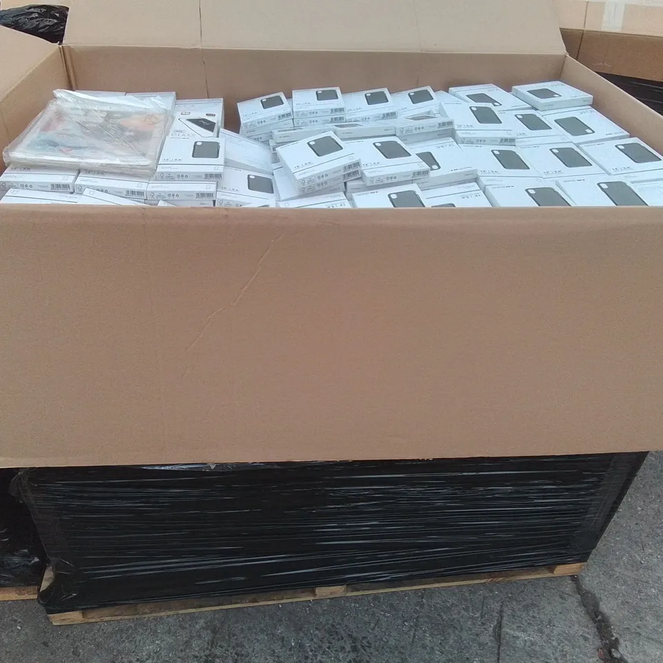 PALLET CONTAINING A LARGE QUANTITY OF ASSORTED BRAND NEW PHONE AND TABLET CASES 