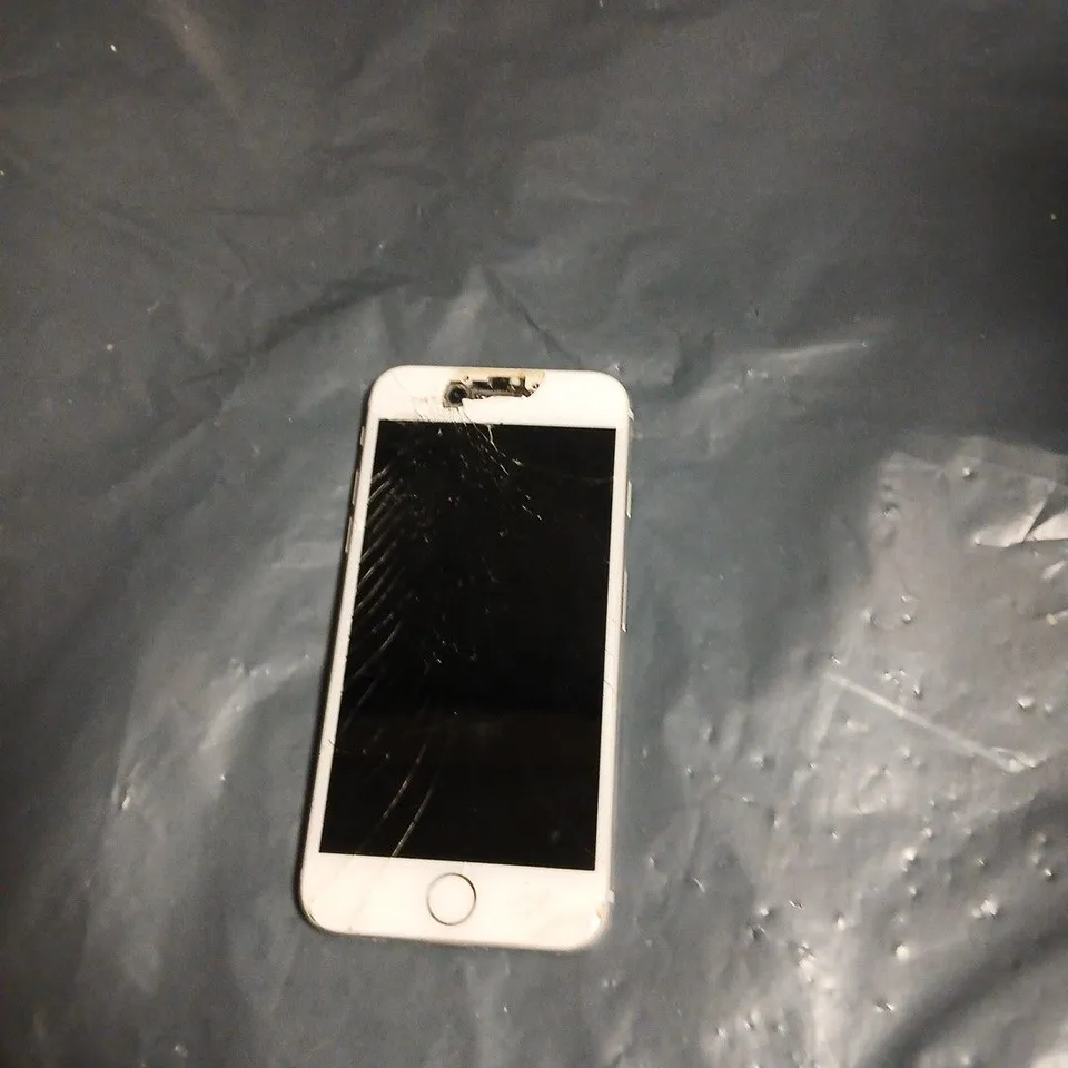 APPLE IPHONE (WHITE) – CRACKED FRONT SCREEN 