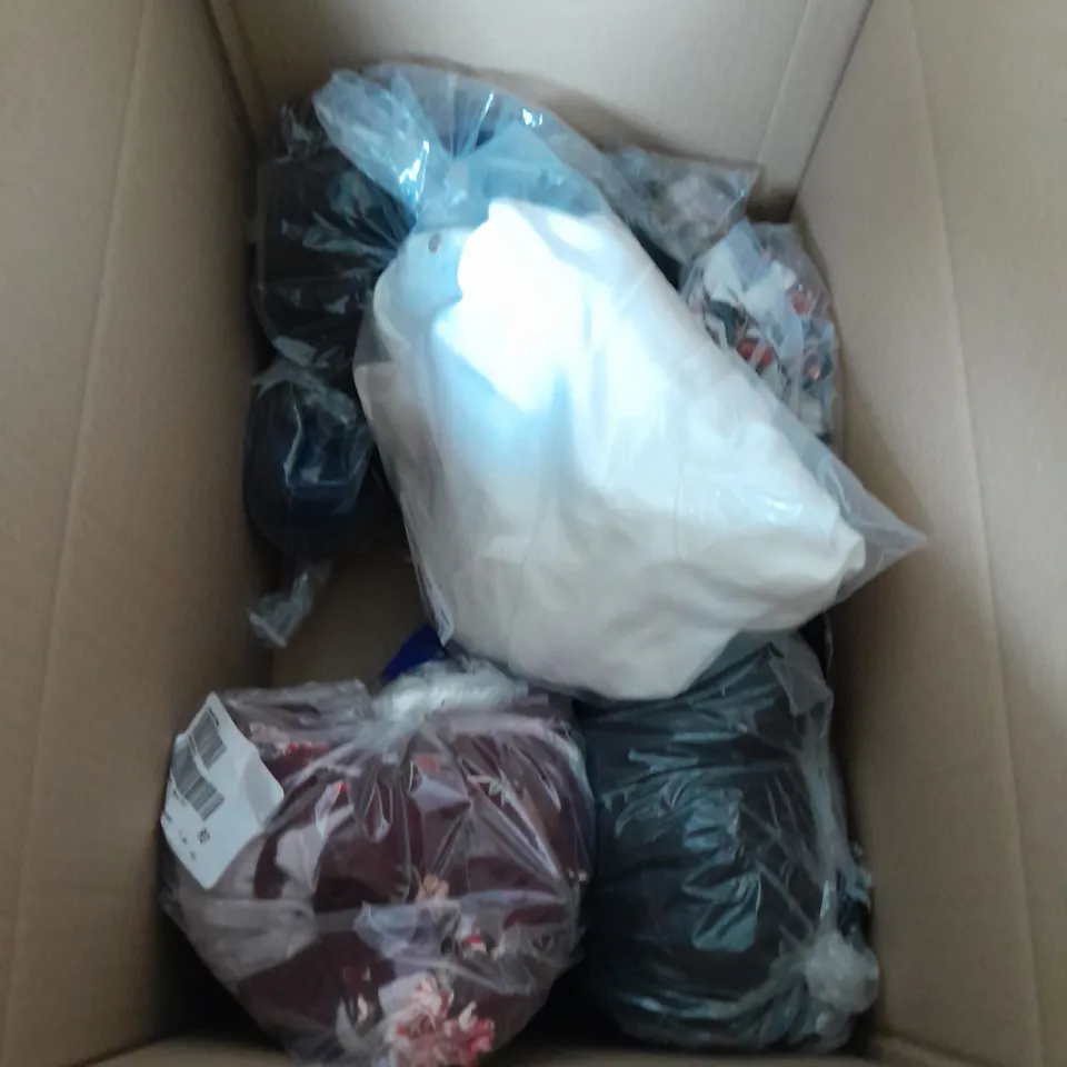 APPROXIMATELY 10 LADIES CLOTHING ITEMS TO INCLUDE JACKETS AND JUMPERS VARIOUS COLOURS, SIZES AND STYLES
