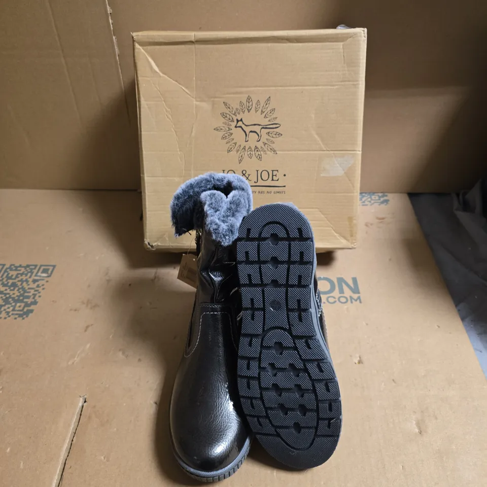 JO & JOE BLACK FAUX-LEATHER WINTER BOOTS WITH GREY FUR LINING