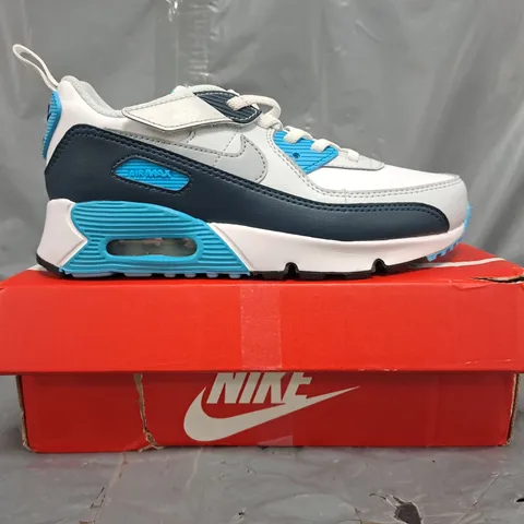 BOXED PAIR OF NIKE AIR MAX 90 EASYON SHOES IN WHITE/NAVY/BLUE SIZE UK 2.5