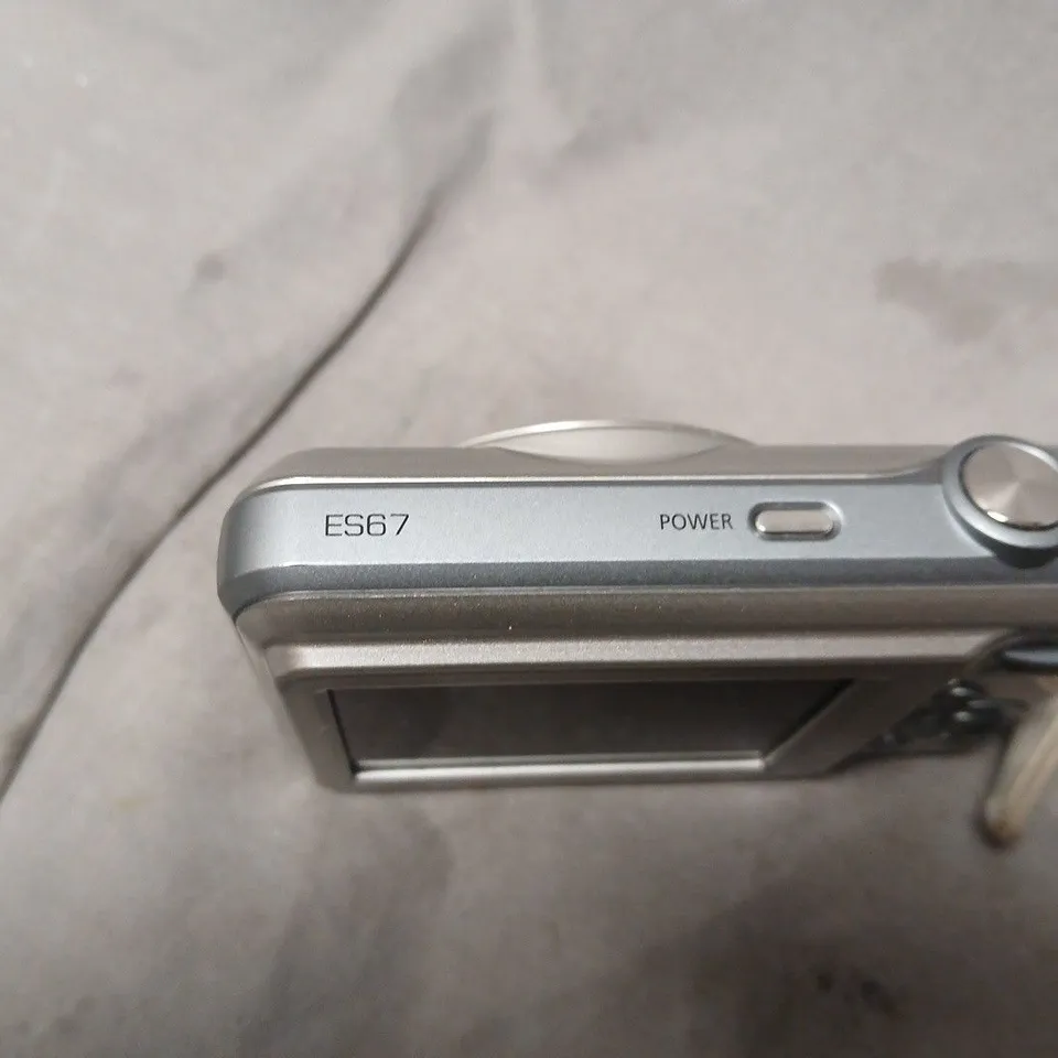 SAMSUNG ES67 DIGITAL CAMERA – 5X ZOOM, SILVER