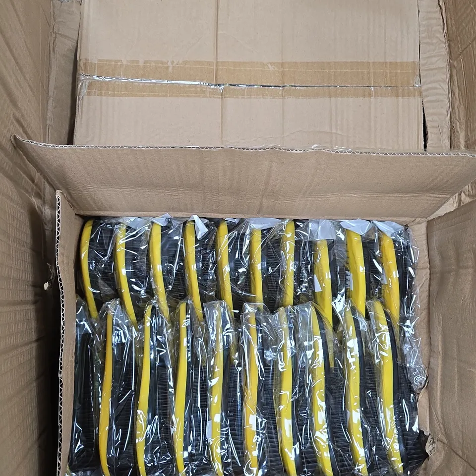 APPROXIMATELY 150 PLASTIC HAIRBRUSHES IN YELLOW/BLACK