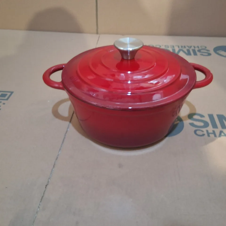 ENAMELED CAST IRON CASSEROLE DISH IN RED