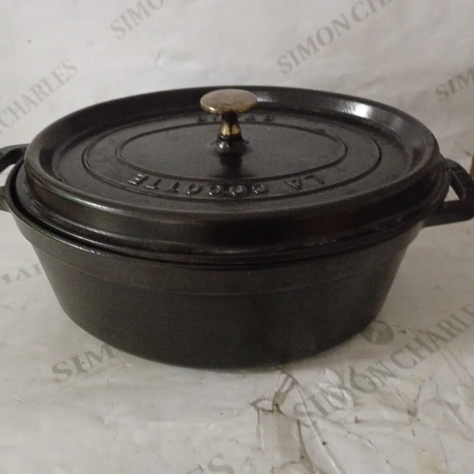 STAUB CAST IRON ROASTER/COCOTTE, OVAL 29 CM, 4.25 L, BLACK