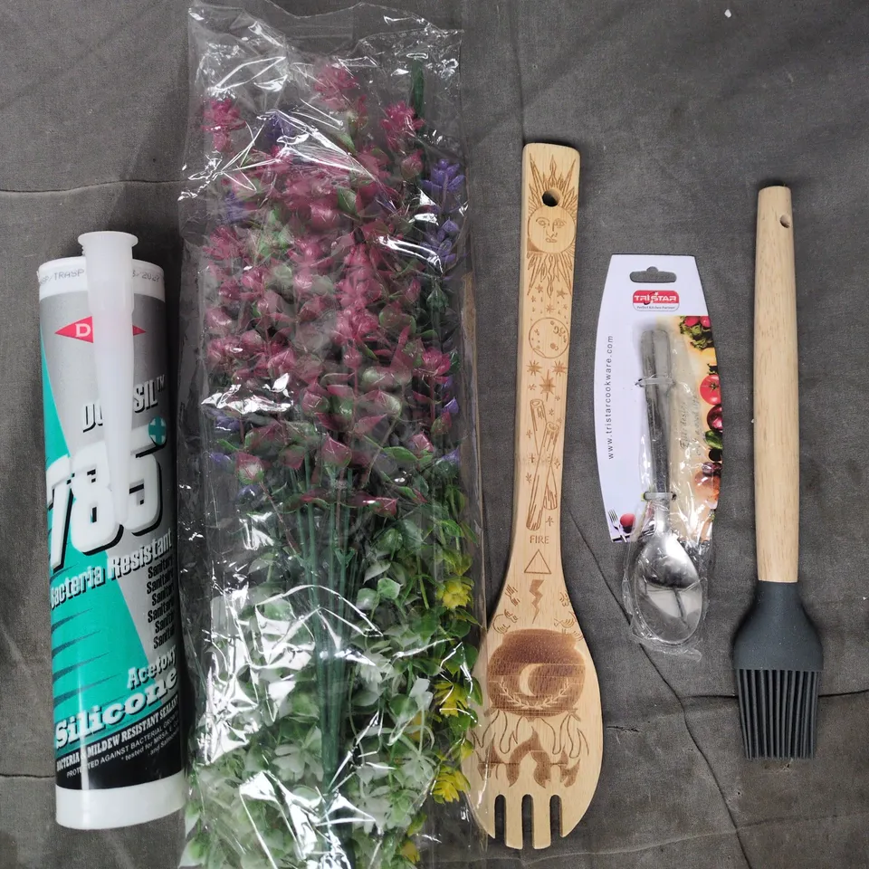 APPROXIMATELY 10 ASSORTED HOUSEHOLD ITEMS TO INCLUDE ACETOXY SILICONE, TEASPOON SET, ETC